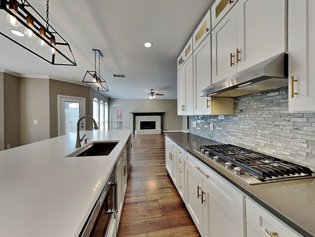 Foto del edificio - 1612 Commerce Dr