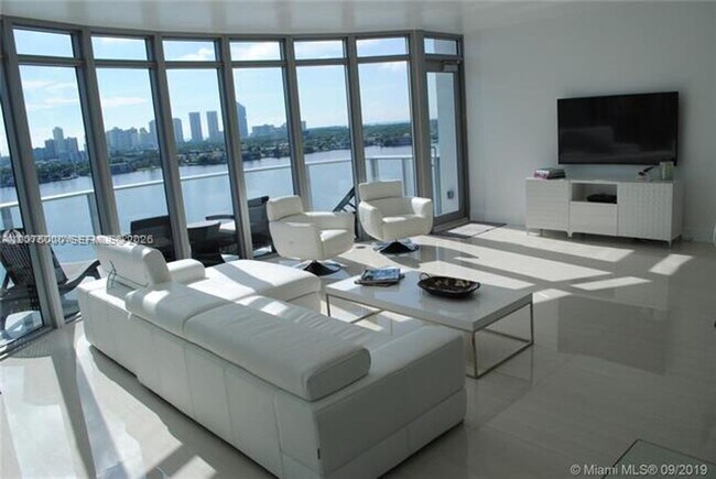 Building Photo - 17301 Biscayne Blvd