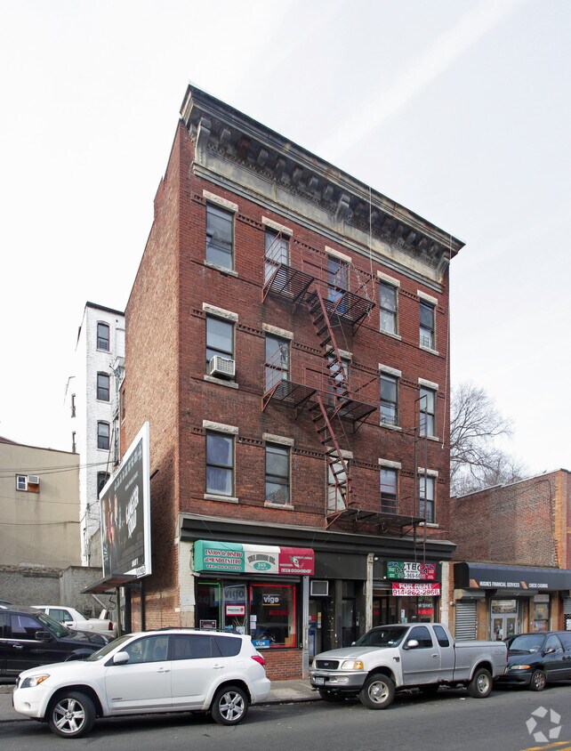Building Photo - 245 New Main St