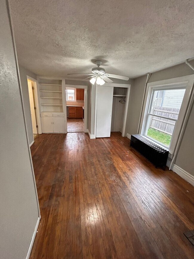 Building Photo - 526 E Eighth Street