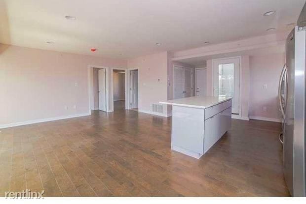 Building Photo - 2 br, 2 bath  - 1701 South St