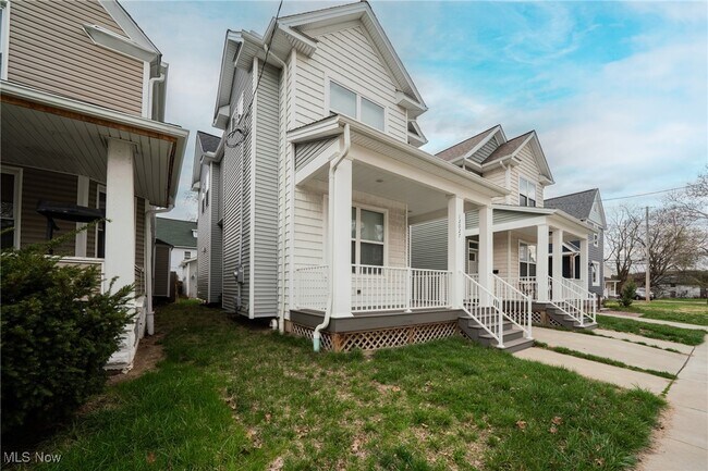 Foto del edificio - 12027 Wade Park Ave