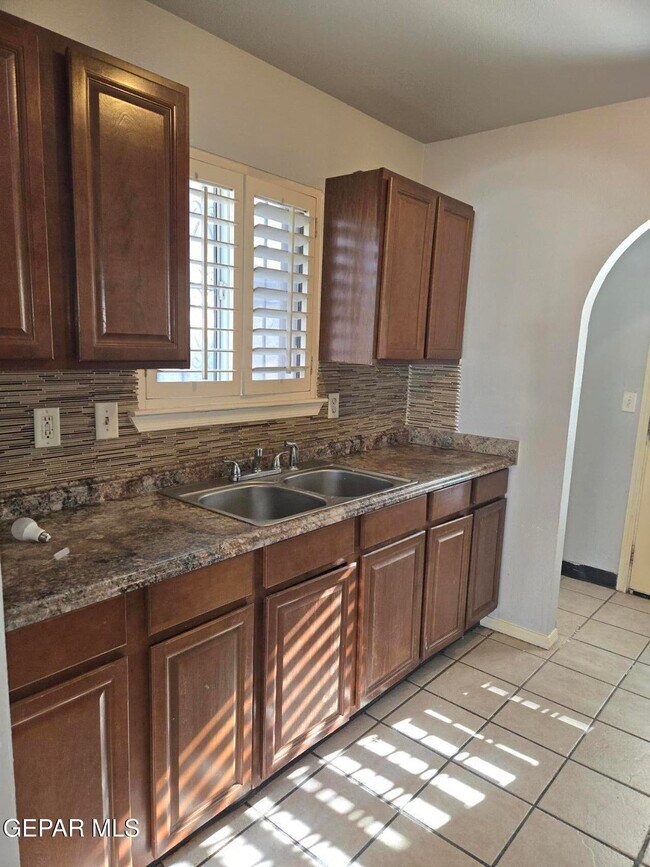 Building Photo - 3613 Tierra Zafiro Dr