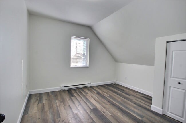 Building Photo - 153 St. George St