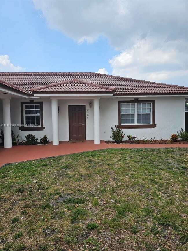 Building Photo - 7565 N Augusta Dr