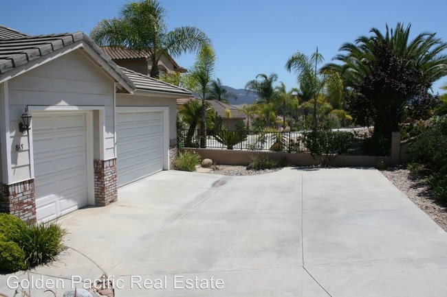 Building Photo - 865 Bel Esprit Cir
