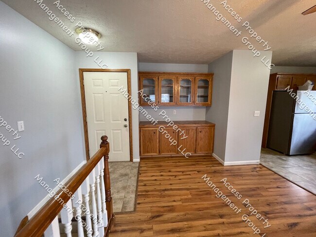 Foto del edificio - Grandville Updated 3 Bed 2 Bath Duplex