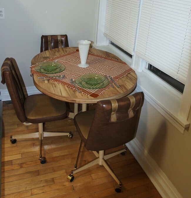 Foto del edificio - 853 N Leavitt St