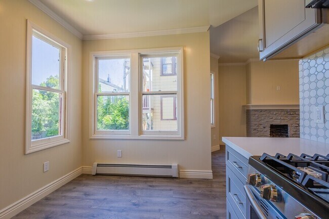 Building Photo - Renovated 1 bed/1bath in the Heart of Haig...