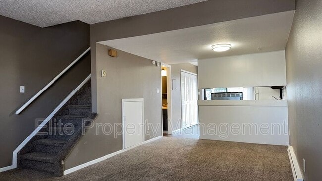 Building Photo - 25 Royal Crest Dr