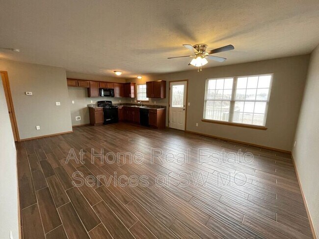 Building Photo - 3397 S Hillcrest Ave
