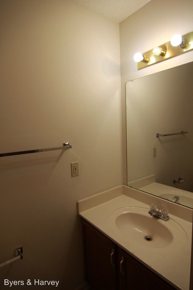 Foto del edificio - 2302 Raleigh Ct