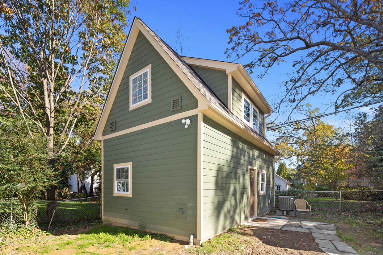 Primary Photo - 633 N Kenmore St