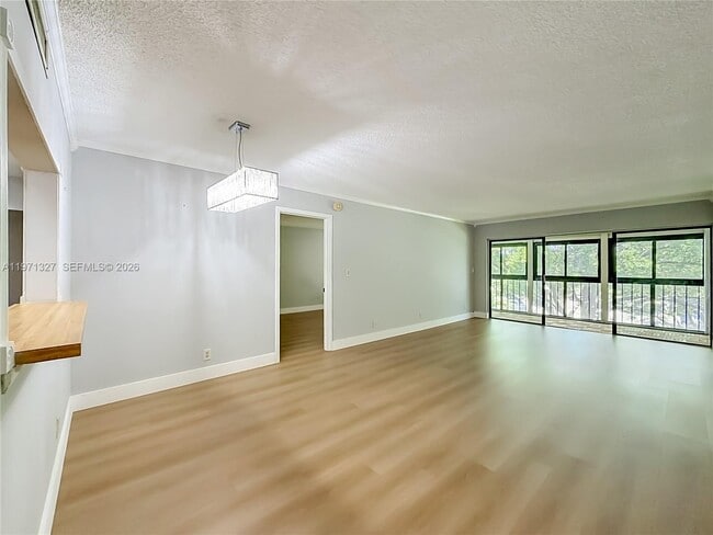Building Photo - 210 Lakeview Dr