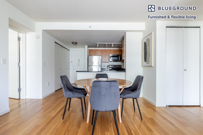 Foto del edificio - 4-75-75 48th Ave