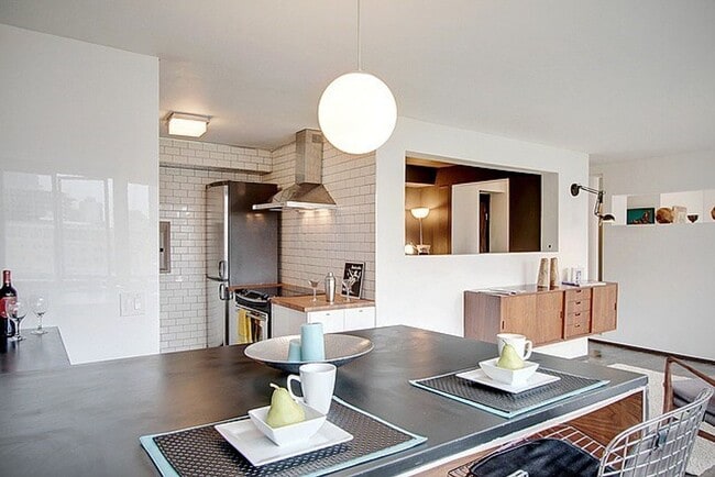 Building Photo - Sutton Place Condo in the heart of first hill