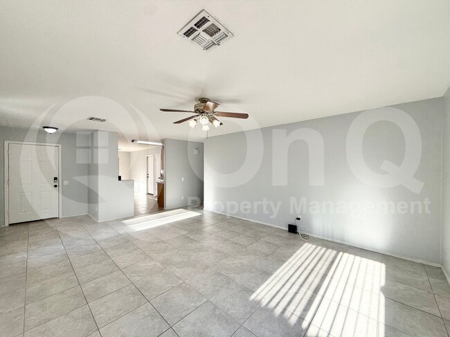 Building Photo - 10423 W Reade Ave