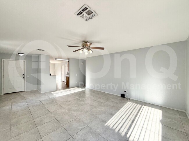 Foto del edificio - 10423 W Reade Ave