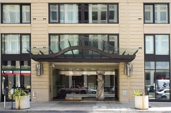 Building Photo - 1BR/1BA 837sqft! Condo! Parking! Laundry! ...
