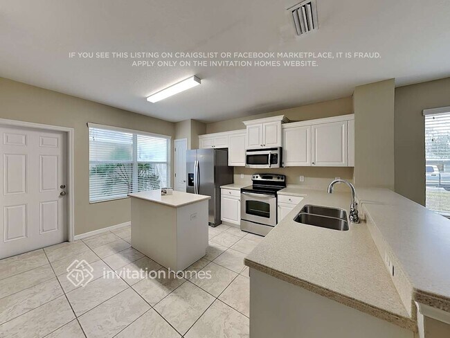 Foto del edificio - 4719 Charles Partin Dr