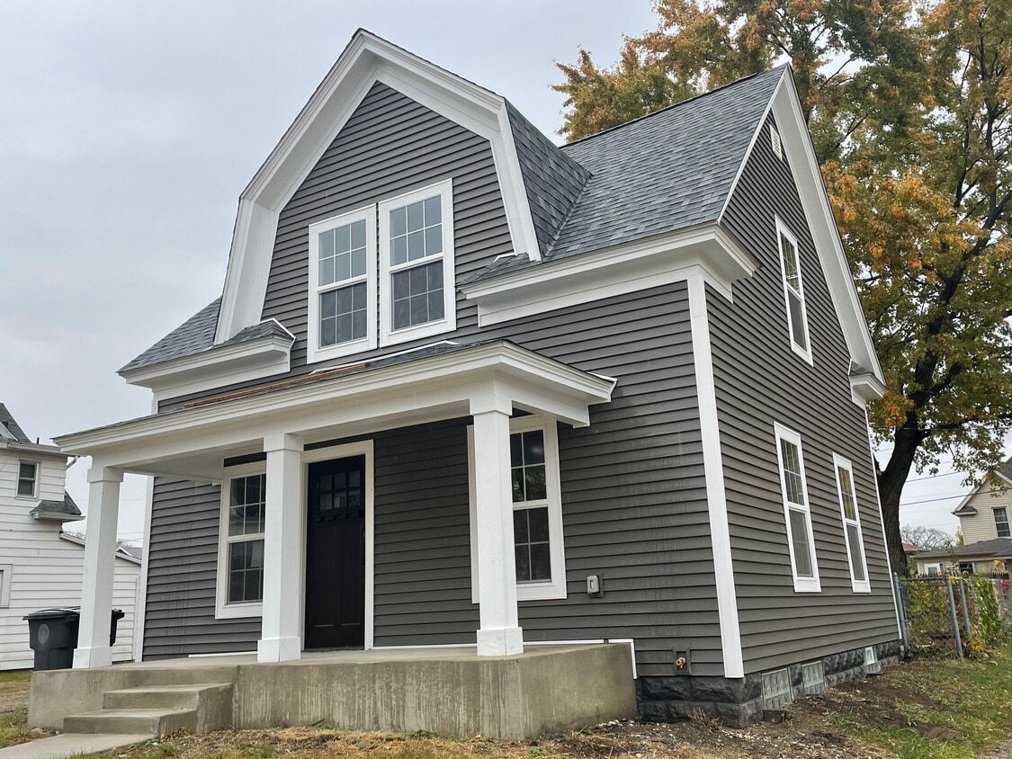 Lado - 1023 Quimby St