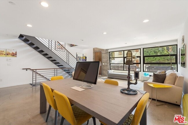 Foto del edificio - 1410 Innes Pl
