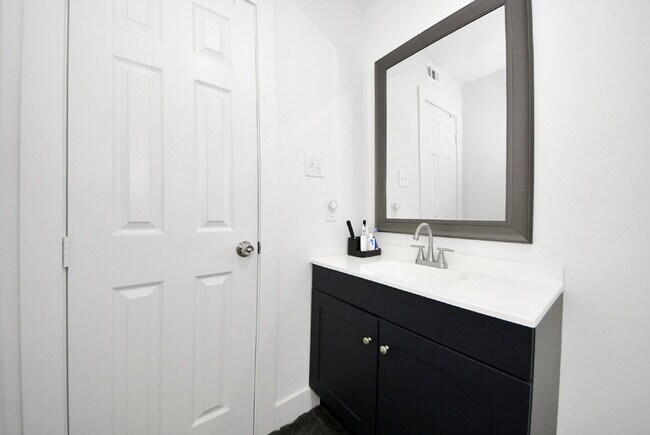 Building Photo - Historic Houston Charm with Modern Comfort Built In