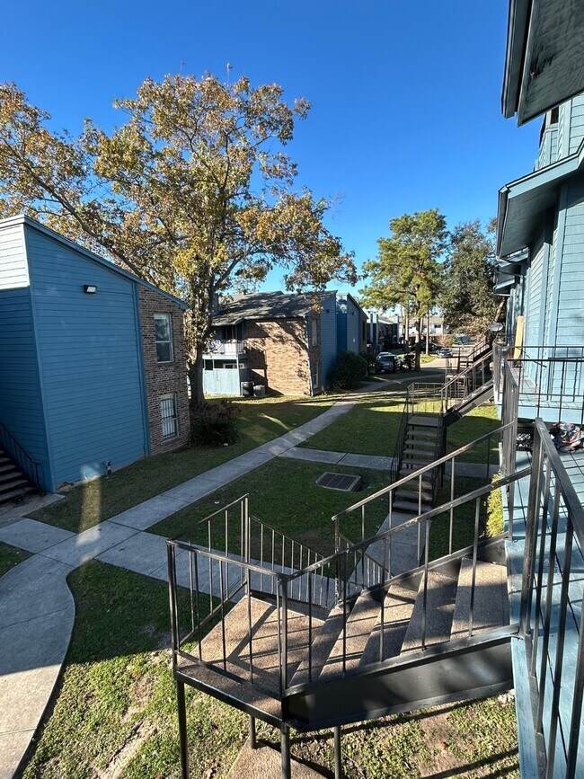 Building Photo - 10001 Westpark Dr