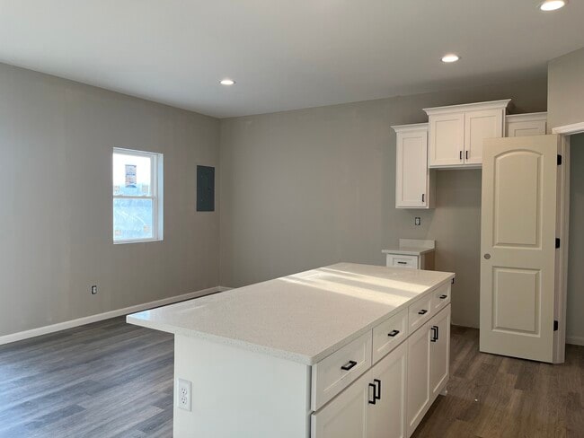 Building Photo - 1323 Sioux Turn