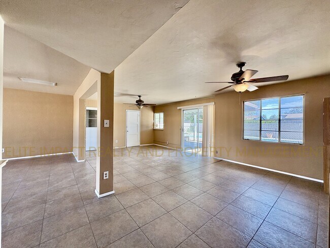 Foto del edificio - 5962 E 25th St