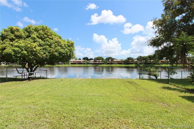 Foto del edificio - 239 NW 107th Ave