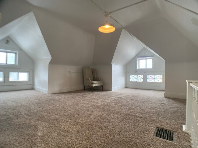 Building Photo - 2311 Carpenter Ave