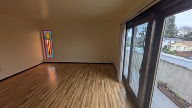 Building Photo - 1704 Bay St