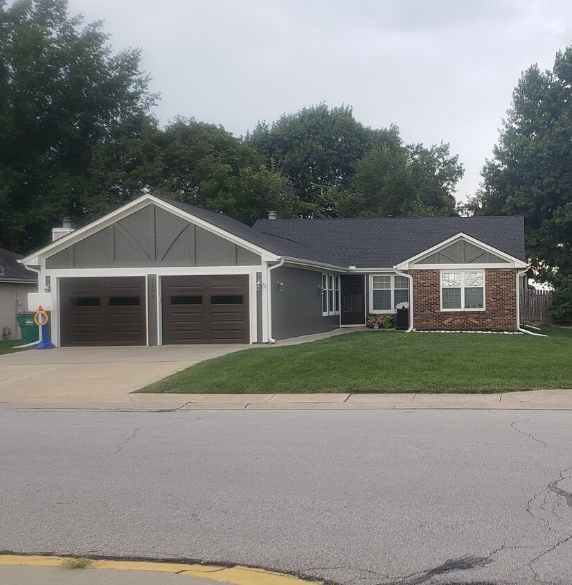 Primary Photo - 1102 Hampton Dr