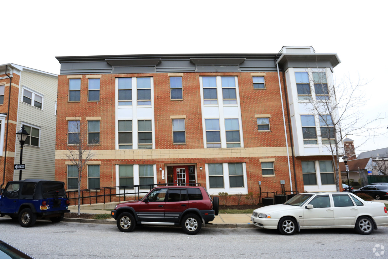 Building Photo - 127 S High St
