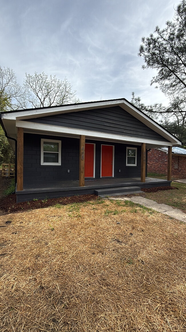 Building Photo - 410 Midway St