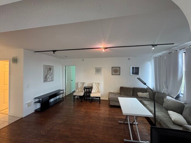 Foto del edificio - 250 Hammond Pond Pkwy