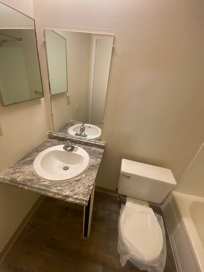 Foto del edificio - Westminster Park Apartments