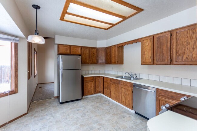 Building Photo - Gorgeous Mountain Shadows Home with Stunning Views!!