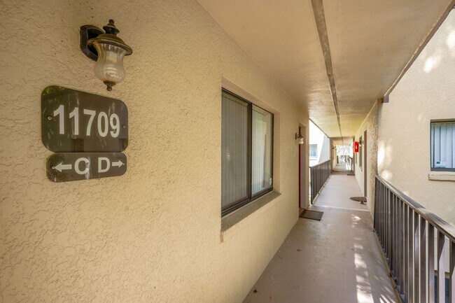 Building Photo - Charming 1-Bedroom Condo with Amenities in...