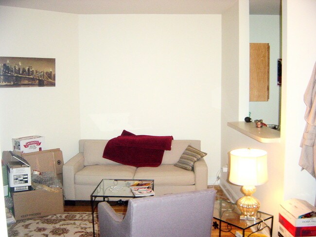 Living Room - 410 Jefferson St