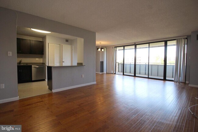 Foto del edificio - 250 S Reynolds St