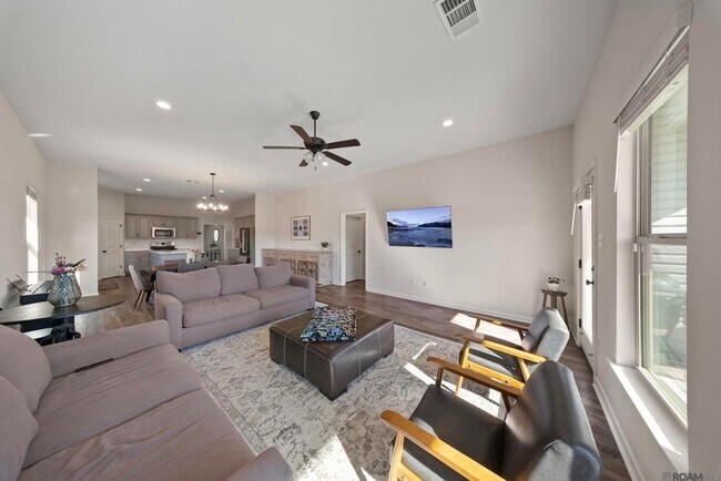 Foto del edificio - 1343 Rustic Pine Dr