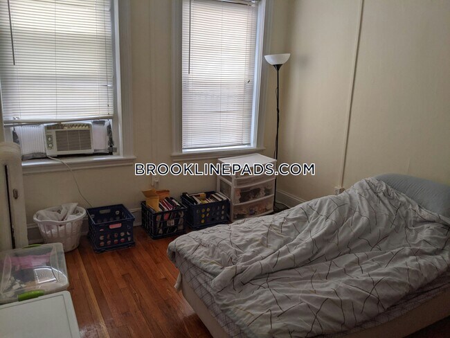 Building Photo - 360 Riverway