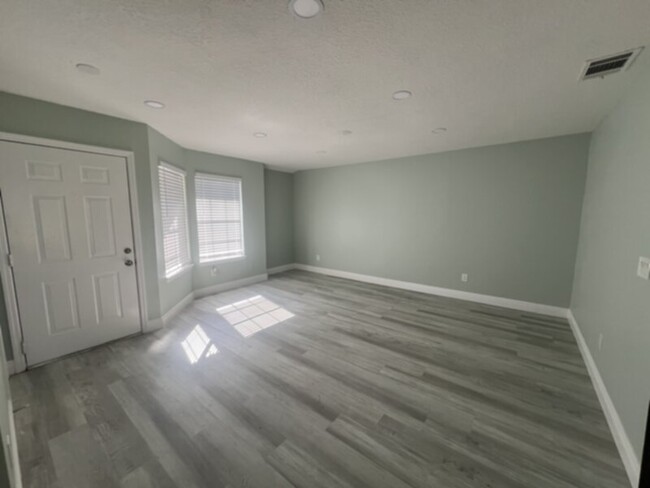 Foto del edificio - 2 bedroom 2 story townhome in Wekiva Reserve