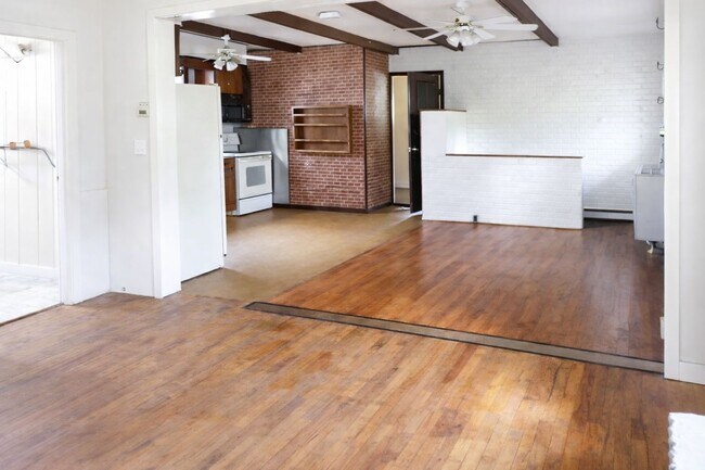 Foto del edificio - Spacious 5-Bedroom, 4-Bathroom Home Near UVM & Downtown Burlington (10 Walnut St)