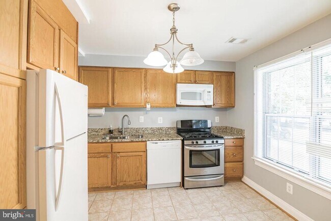 Foto del edificio - 14081 Fallbrook Ln