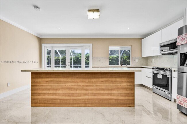 Foto del edificio - 7620 SW 164th St