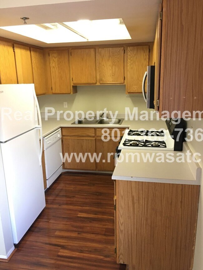 Foto del edificio - Charming 3 Bedroom 2 Bathroom Downtown Condo!