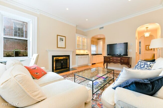 Building Photo - 2 br, 1.5 bath Condo - 3 Walnut St 1 Unit 1